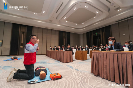 in杭博 | 学急救，能救急！杭博组织AED设备急救技能培训